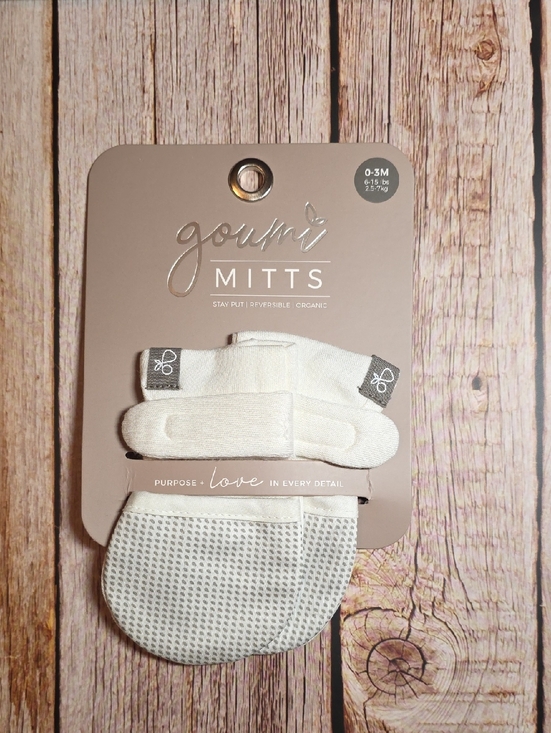 Goumi Other - Goumi Cream Infant Mittens